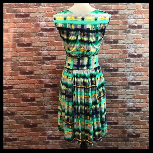 Flattering Tracy Reese Aven dress. - Picture 4 of 4